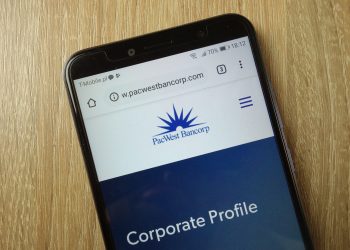 PacWest stock tanks again on a hit to deposits: buy the dip?