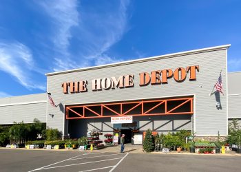 Should you buy Home Depot stock despite weak guidance?