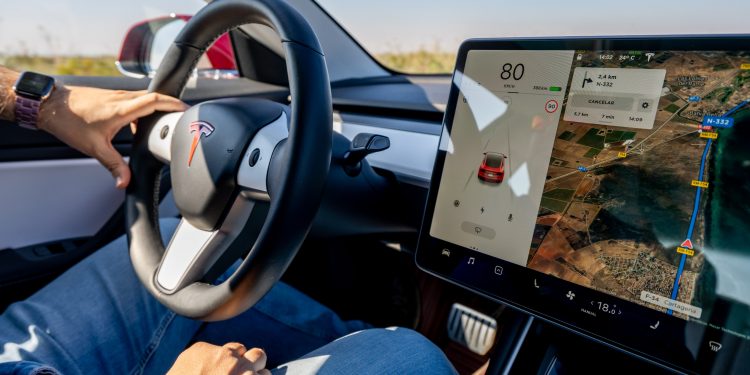 Scottish Mortgage (SMT) vs Invesco QQQ: one is a better buy by far