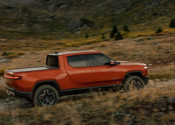 Rivian stock price forecast: Buy or sell ahead of earnings?