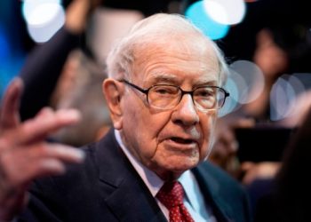 Warren Buffett says bank runs would have been ‘catastrophic’ without government intervention