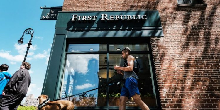 First Republic bank says deposits tumbled 40% to $104.5 billion in the first quarter