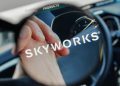Should you buy Skyworks stock on the post-earnings dip?