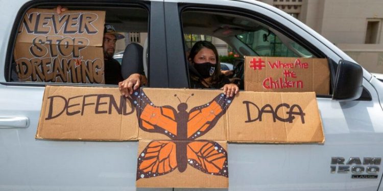 University of California board to vote on allowing illegal immigrant students to work on campus