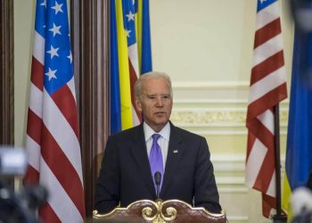 US Economy news: Public Approval Low as Debt Crisis Looms