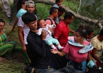 Dramatic footage captures chaos at the southern border as Title 42 reaches expiration: SEE IT