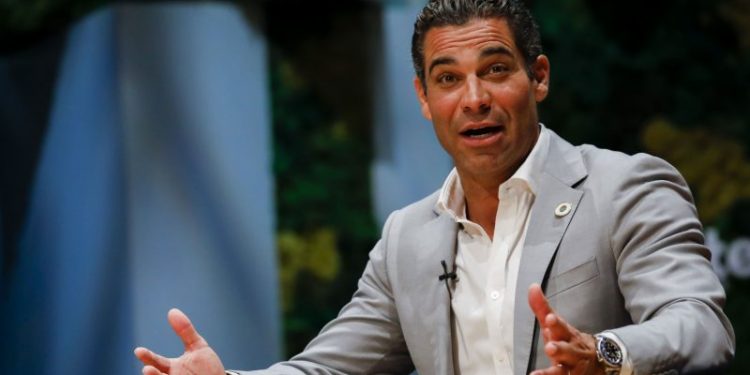 NYC Mayor Adams receives praise from unlikely GOP ally for comments on migrant crisis