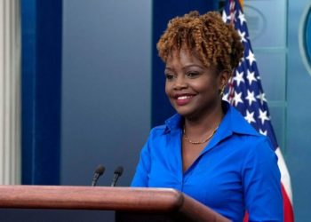 White House press secretary slips up and says US averages 1 shooting a week, after saying more than 1 per day