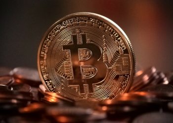 Bitcoin and Ethereum: Bitcoin retreats below $28000