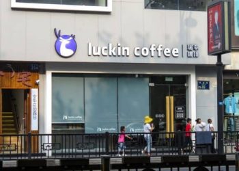 As the Luckin Coffee stock drops, is it safe to buy the dip?
