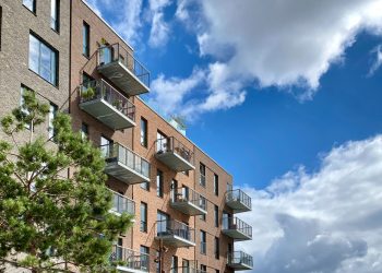 REIT ETFs VNQ and USRT have bottomed: buy the dip now?