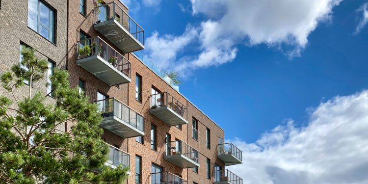 REIT ETFs VNQ and USRT have bottomed: buy the dip now?