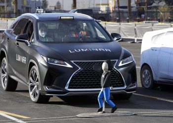 LAZR stock price forecast as Luminar sits at a key support