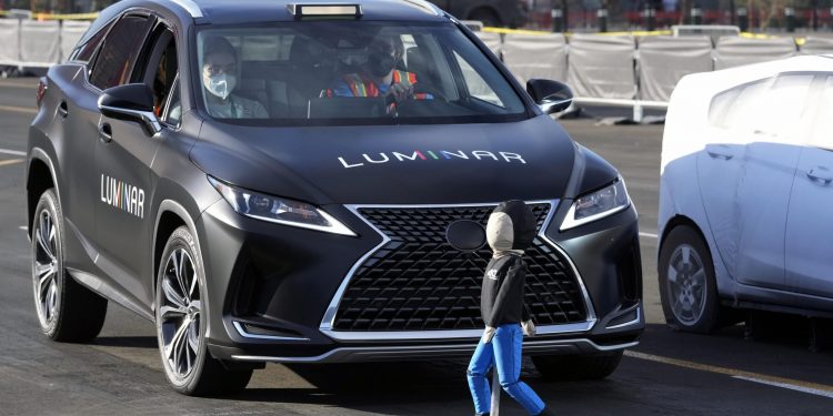 LAZR stock price forecast as Luminar sits at a key support