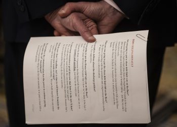 Feinstein ‘hopeful’ she can return to Senate next week, Schumer notes say