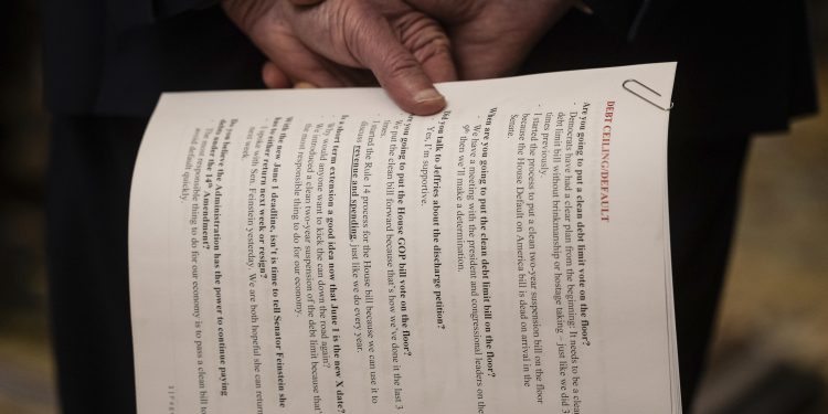 Feinstein ‘hopeful’ she can return to Senate next week, Schumer notes say