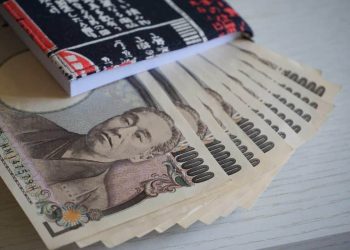 Yen Conversion Warnings Spark Early Focus