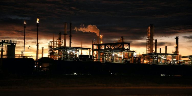 Oil and natural gas: Oil falls below $70.00