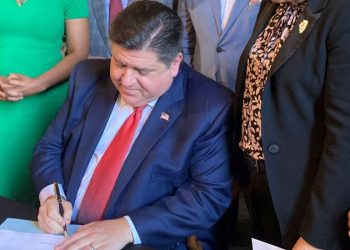 Illinois grants full benefits to Chicago first responders disabled by COVID