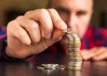 ApeCoin and Akita Inu: ApeCoin is back to support at 3,400