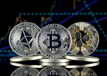 Bitcoin and Ethereum: Bitcoin is stable above $27500