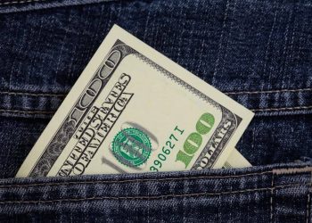 Breaking the Grip: Dollar Currency Faces Global Challenges