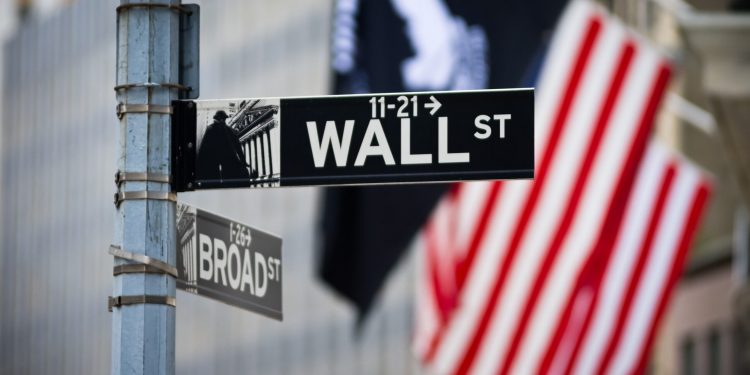 DGRO vs SCHD: which is a better dividend ETF to buy?