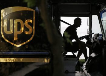 Tentative deal reached to get UPS drivers air-conditioned trucks ahead of strike threat