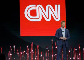 CNN CEO Chris Licht apologizes to staff during internal Monday morning call