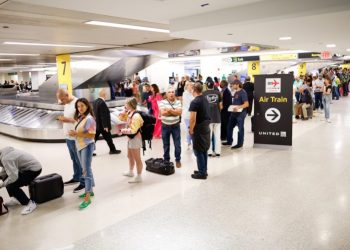 Summer travel season off to rough start amid widespread flight delays