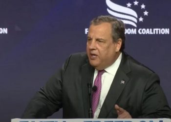 Christie jeered after criticizing Trump at faith event: ‘You can boo all you want’