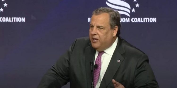 Christie jeered after criticizing Trump at faith event: ‘You can boo all you want’