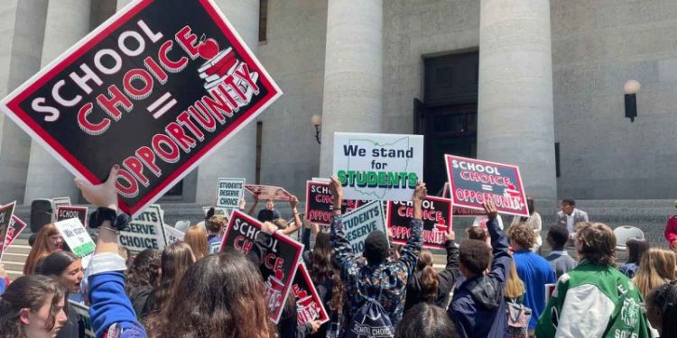 Ohio Republican lawmakers push for revised school voucher program