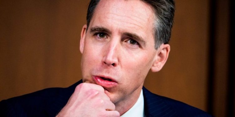 Sen Hawley on Father’s Day: Strong father figures ‘desperately’ needed amid ‘epidemic of fatherlessness’