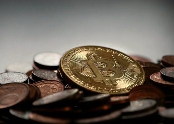 Bitcoin and Ethereum: Bitcoin is holding below $26000