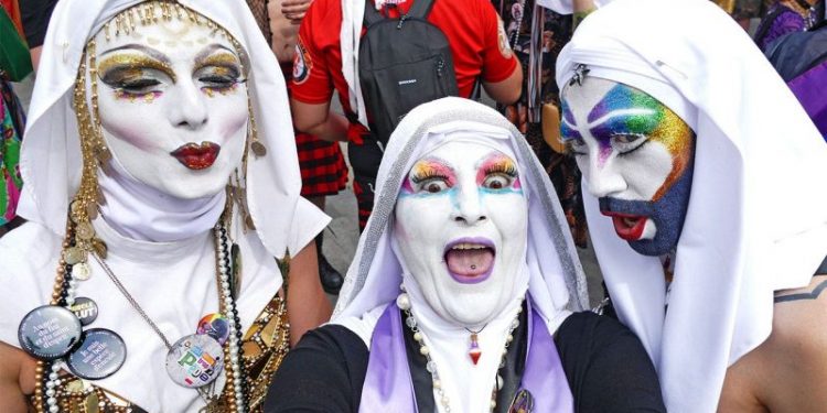 Dem senator to fundraise with supporter of Sisters of Perpetual Indulgence, critical race theory
