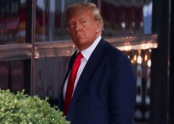 Trump’s lawyer says she advises against plea deal in classified doc case