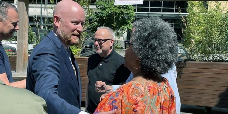 Seattle police officer fed up with crime crisis challenging Democrat incumbent city councilman