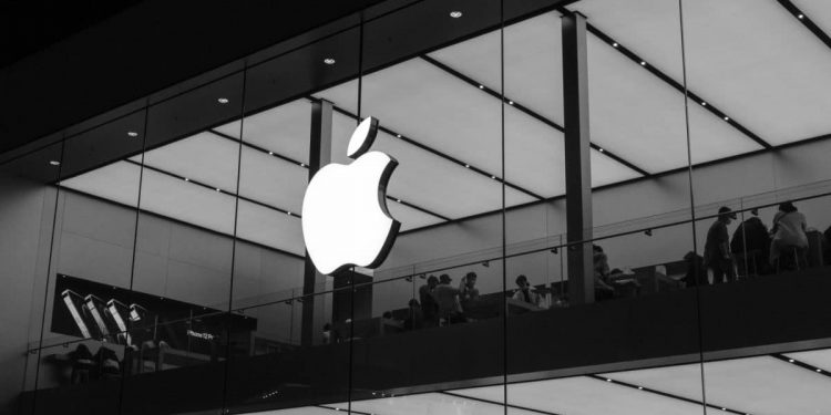 Evaluating Buying Stocks in Apple: VR/AR Uncertainty