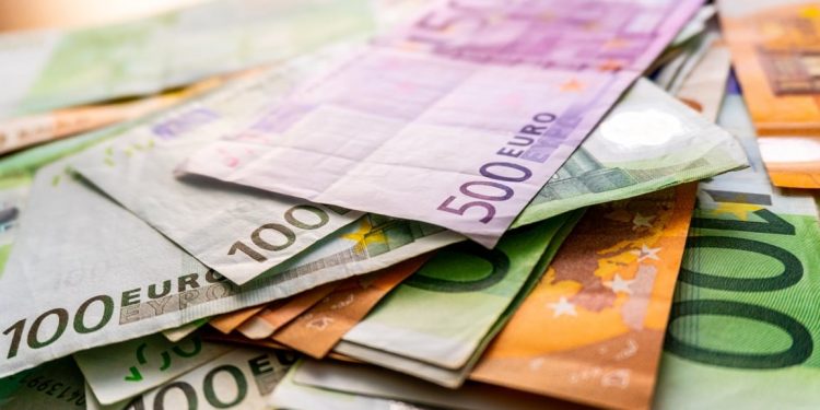 EURUSD and GBPUSD: Euro at 1.09500 and GBP at 1.28000