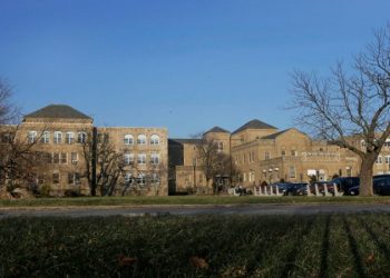 NYC to shelter 1,000 migrants in mental hospital parking lot