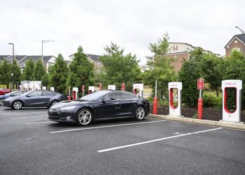 NHTSA presses Tesla for more records in Autopilot safety probe