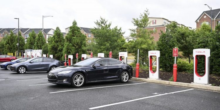 NHTSA presses Tesla for more records in Autopilot safety probe