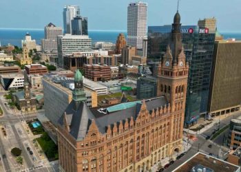 Milwaukee clears 2-cent sales tax hike in bid to avoid bankruptcy