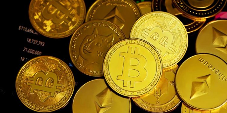 Bitcoin and Ethereum: Bitcoin is holding above $30200