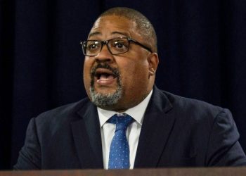 NYC soft-on-crime DA Alvin Bragg admits to getting ‘a knot’ in stomach when family takes subway: report