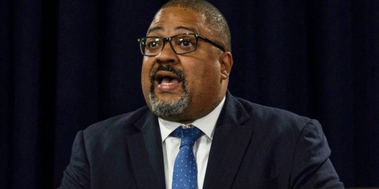 NYC soft-on-crime DA Alvin Bragg admits to getting ‘a knot’ in stomach when family takes subway: report