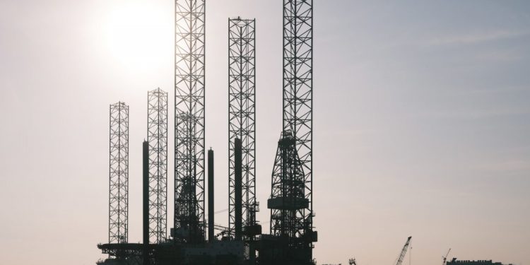 Oil and natural gas: Oil yesterday at the 77.30 level