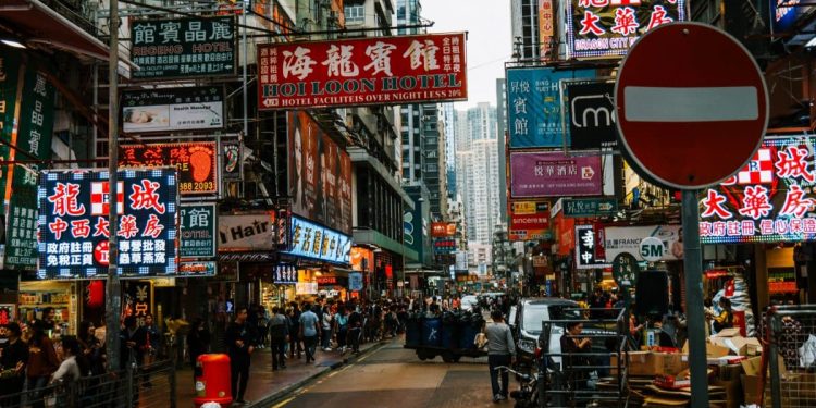 Hong Kong Stocks Sink By Most In 4 Months