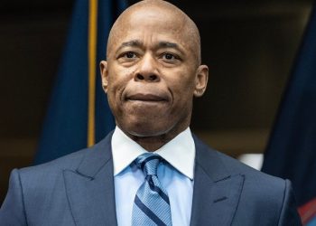 NYC city mayor’s claims of carrying photo of fallen officer called into question